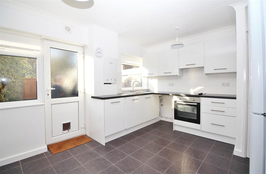 Property photo 2 of 9 Kitchen