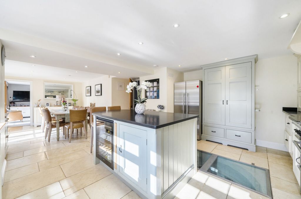 Property photo 3 of 16 1439978-3-69E8941...