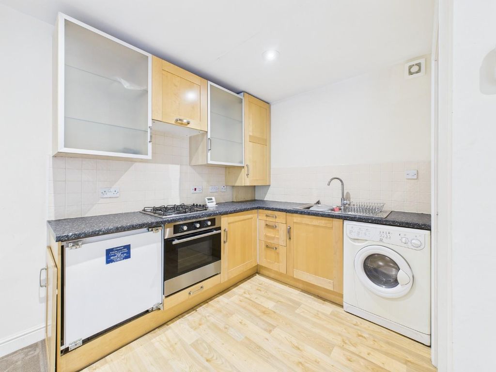 Property photo 3 of 6 Kitchen
