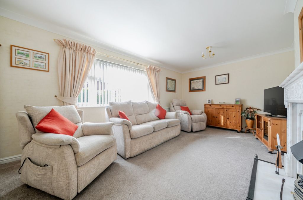 Property photo 3 of 22 1357995-2-68cd21509625A