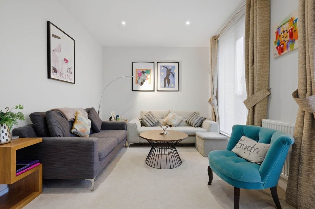 Property photo 2 of 23