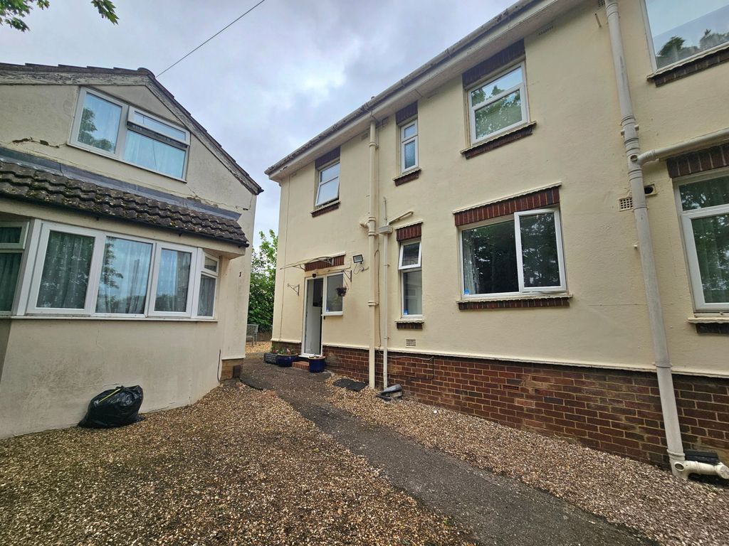 Property photo 1 of 10 Grosvenor Gardens