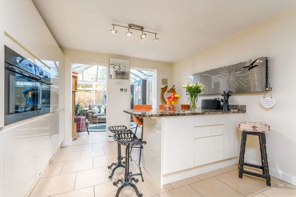 Property photo 2 of 24