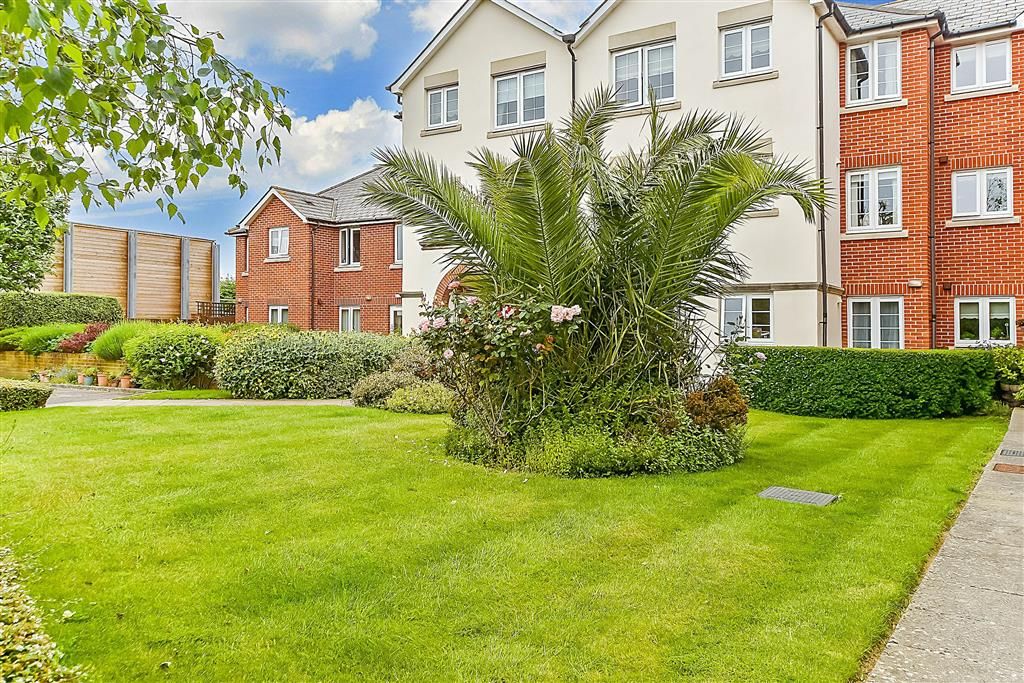 Property photo 2 of 9 Communal Gardens