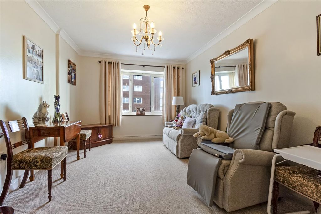 Property photo 3 of 12 42 Oakland Court-008.Jpg