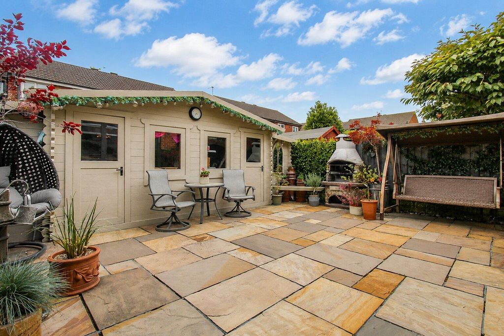 Property photo 3 of 14 Outside