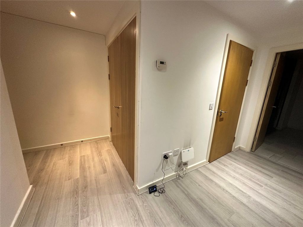 Property photo 2 of 11 Hallway