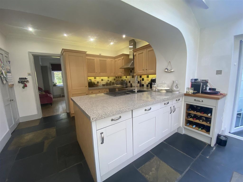 Property photo 3 of 21 Kitchen