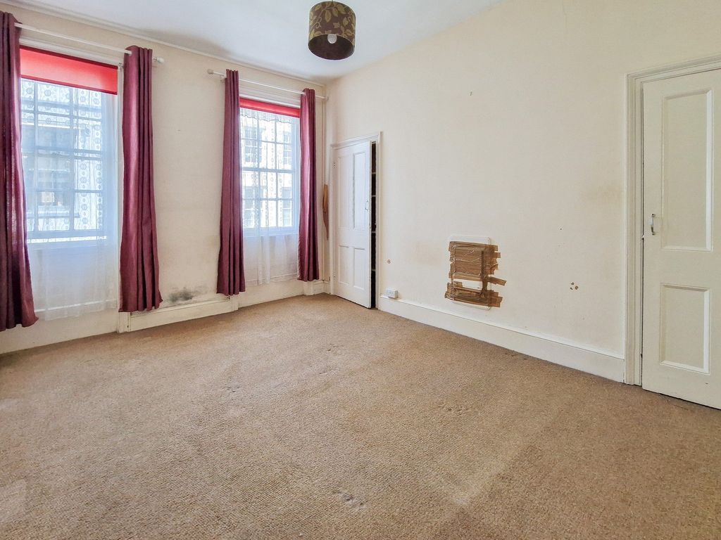 Property photo 3 of 17 Photo 6