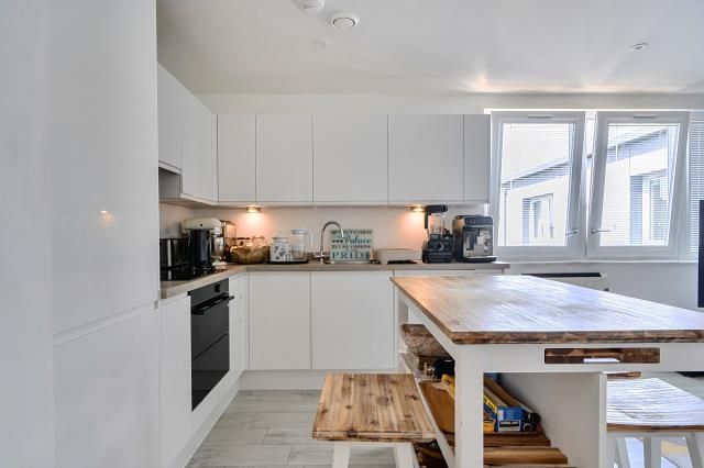 Property photo 3 of 19 Reception/Kitchen