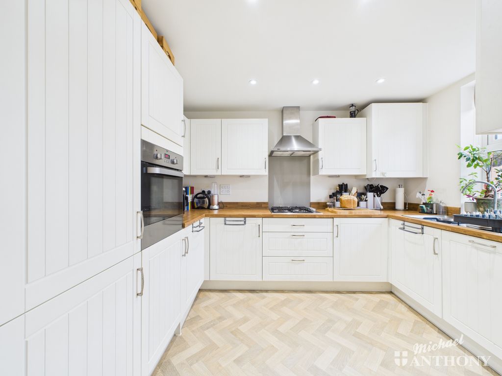 Property photo 2 of 21 Cam02773G0-Pr0367-Still016