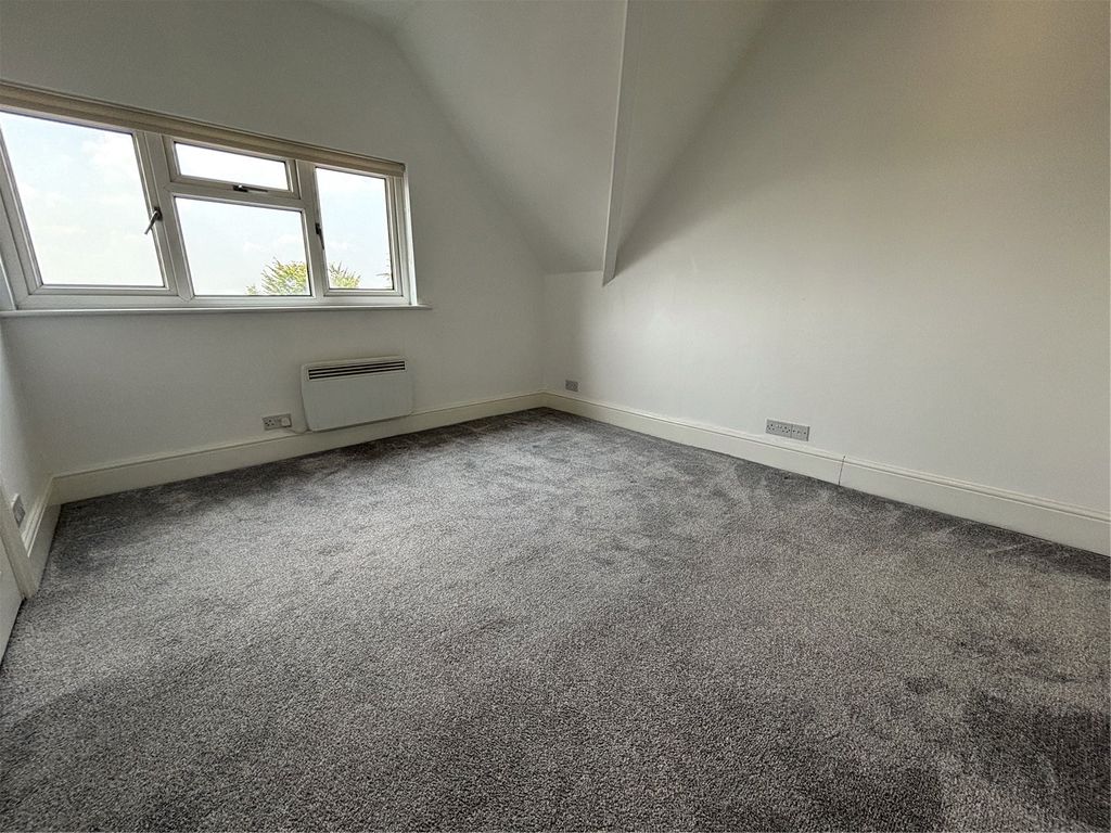 Property photo 3 of 6 Picture No. 12