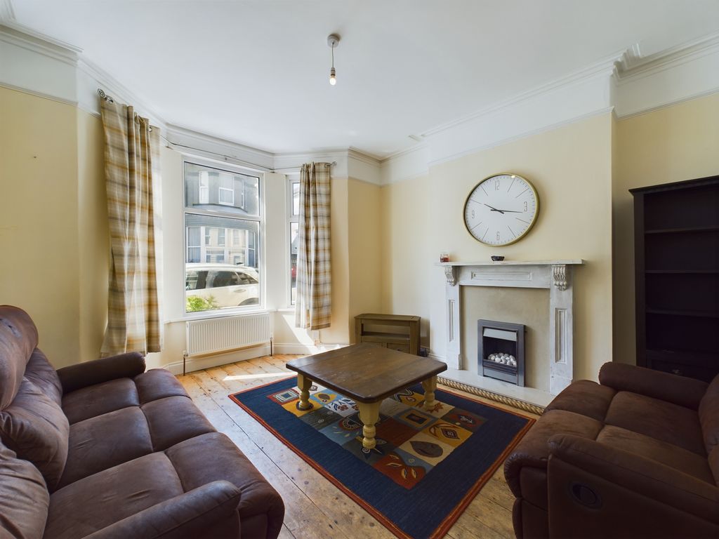 Property photo 2 of 11