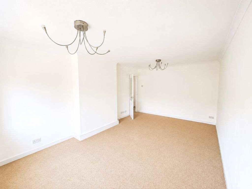 Property photo 3 of 11 Living Room