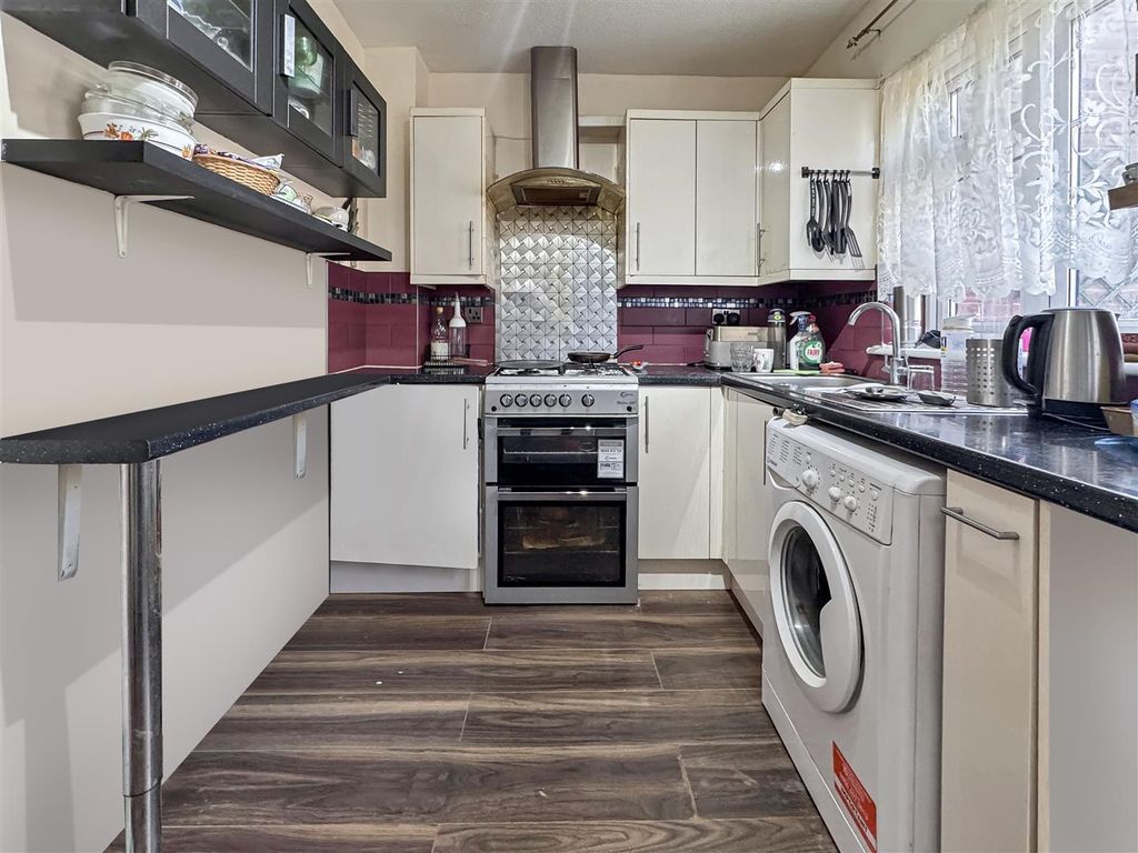 Property photo 3 of 8 Kitchen.Jpeg