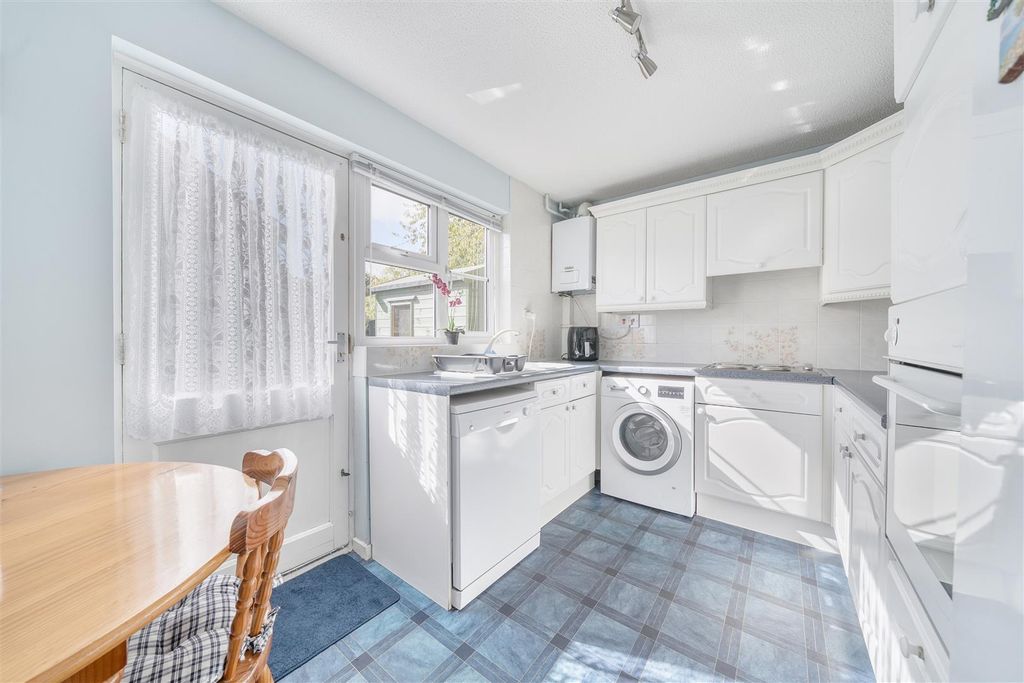 Property photo 3 of 16 Kitchen / Diner