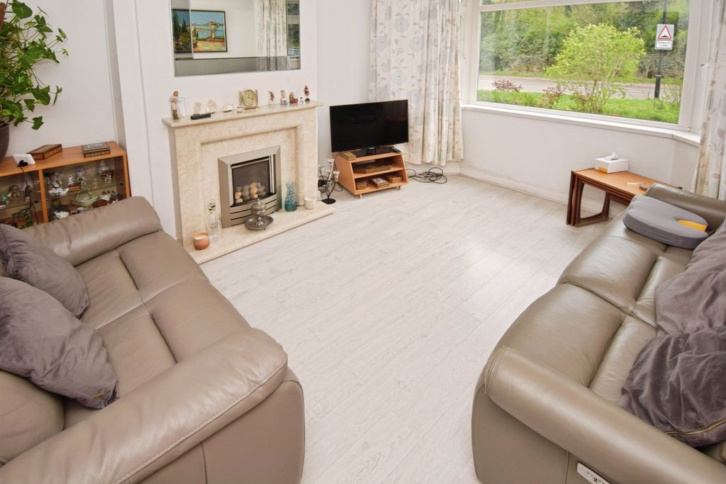 Property photo 2 of 18 Living Room