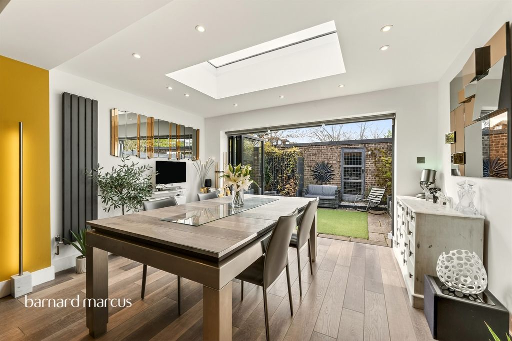 Property photo 3 of 11