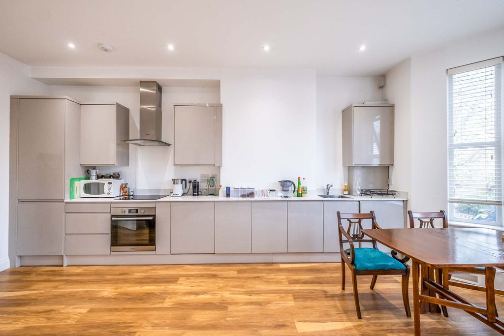 Property photo 3 of 11 3