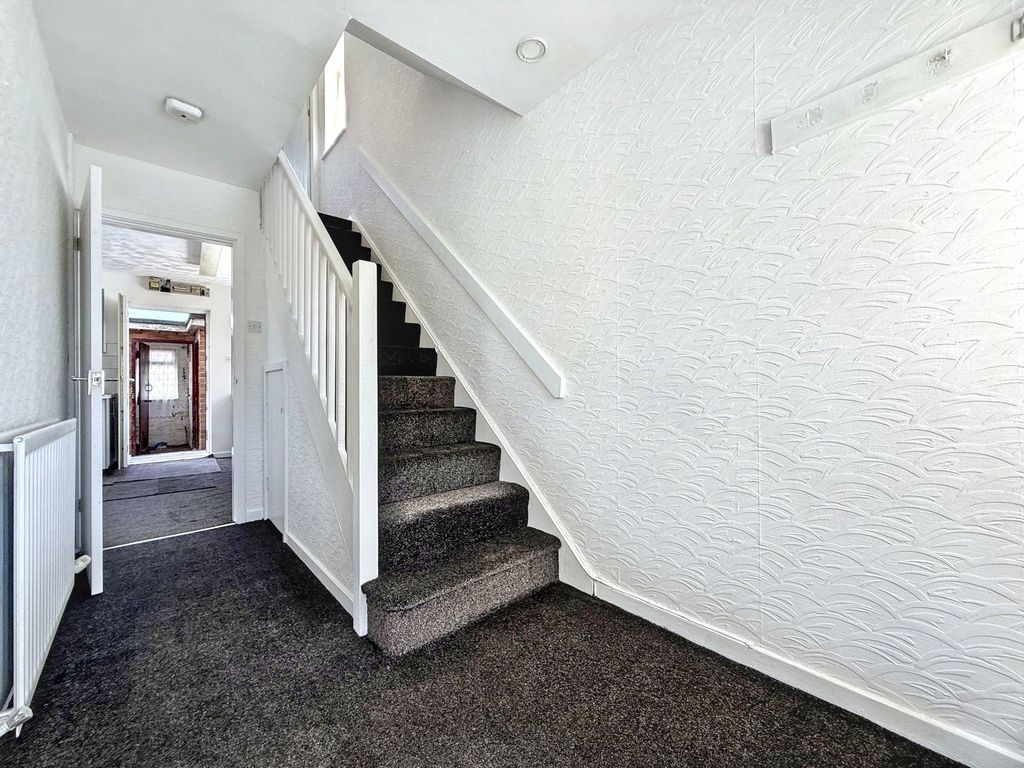 Property photo 3 of 27