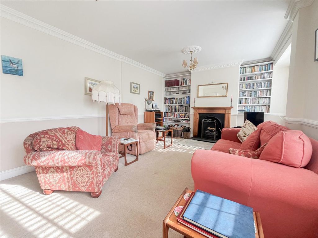 Property photo 3 of 31 13-Lounge P2.Jpg