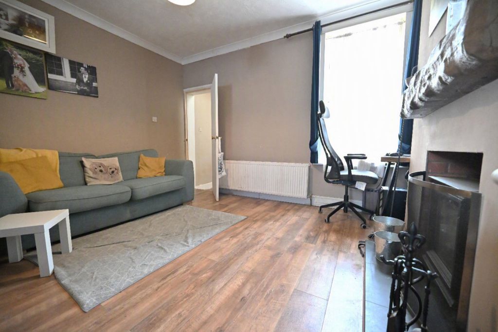 Property photo 3 of 12
