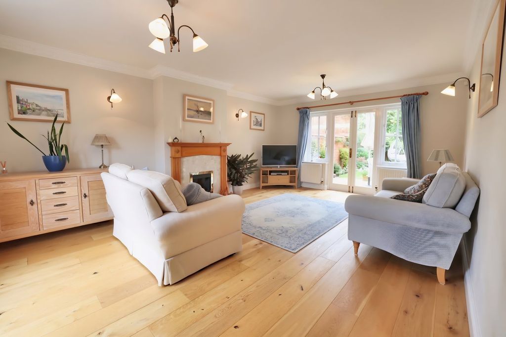 Property photo 3 of 27