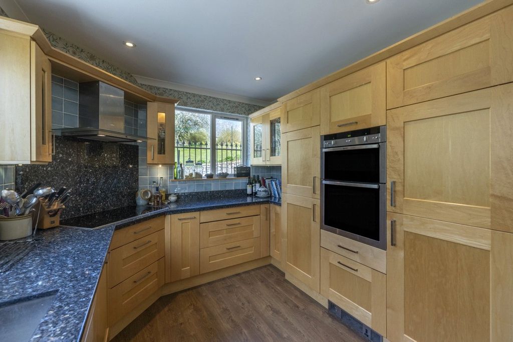 Property photo 2 of 12 Kitchen Diner