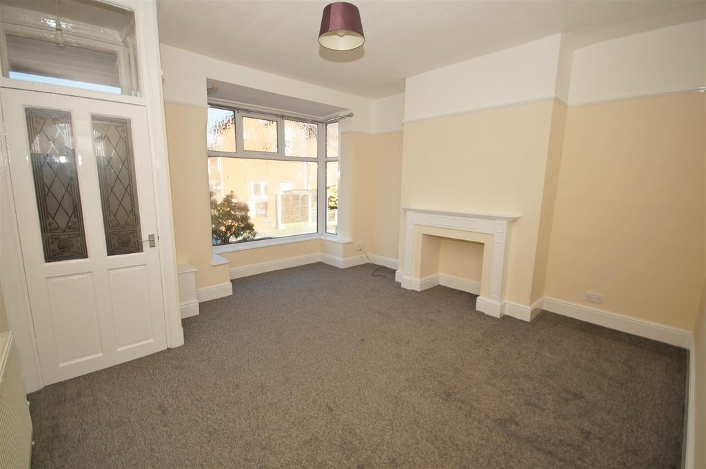 Property photo 2 of 8 Lounge.Jpg