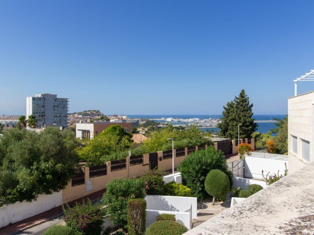 Property photo 1 of 51 Modern Semi-Detached House With Sea Views For Sale In Dénia