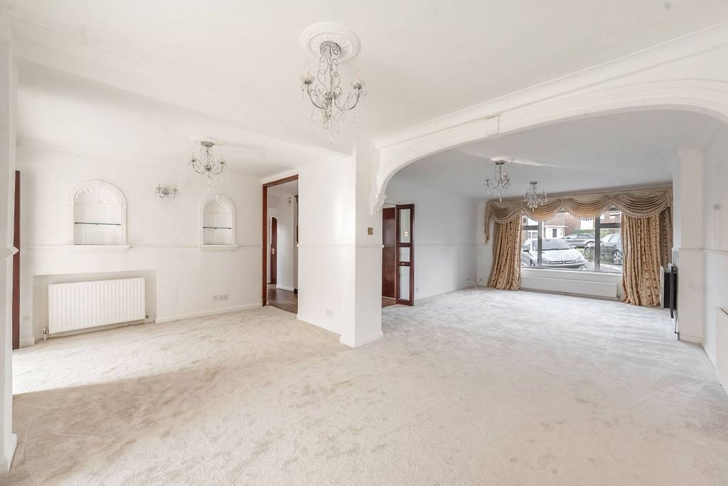 Property photo 2 of 25