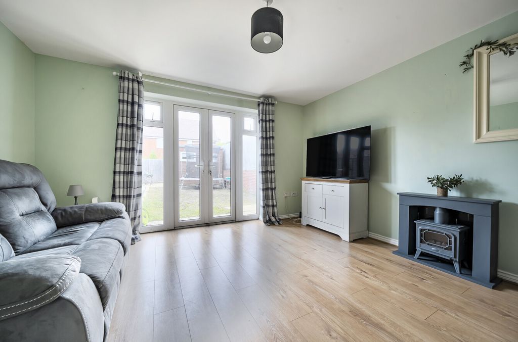 Property photo 3 of 12 1342142-10-68A33c...