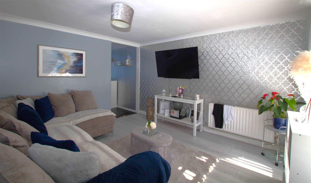 Property photo 1 of 6 Lounge