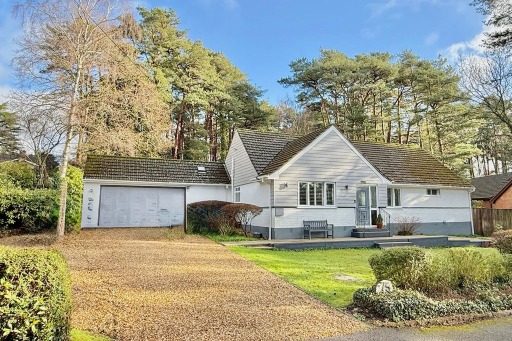 Property photo 1 of 35 4 Bed Chalet Home