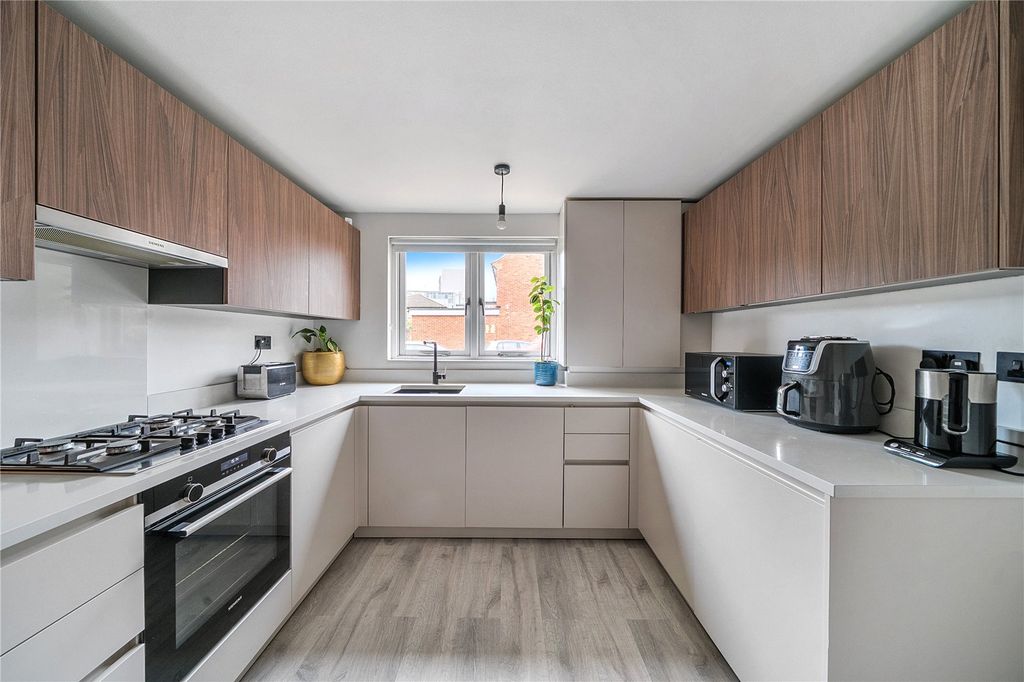 Property photo 2 of 18 Picture No. 20