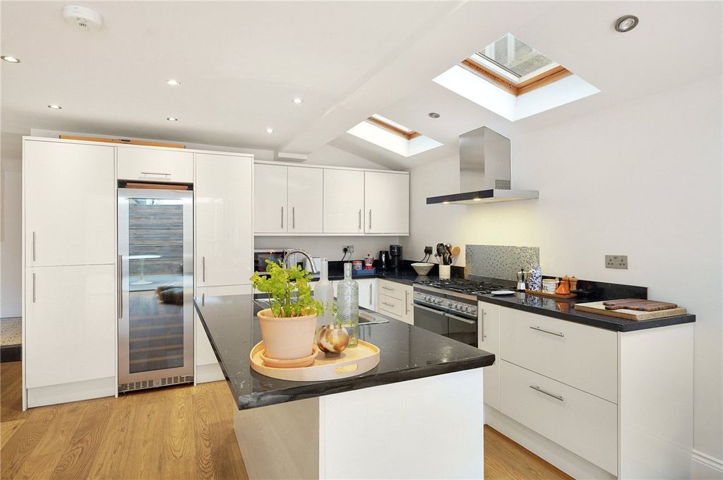 Property photo 3 of 18 Picture No. 34