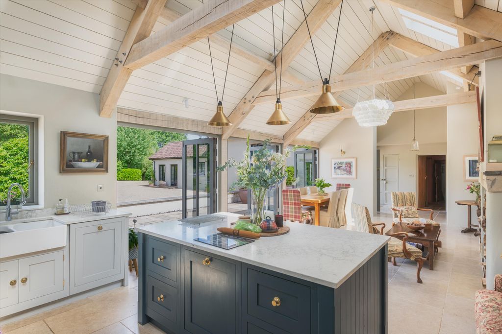 Property photo 2 of 28 Image