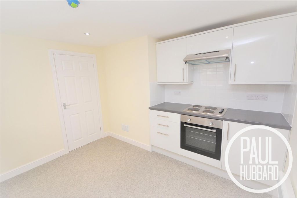 Property photo 3 of 11 Flat 2