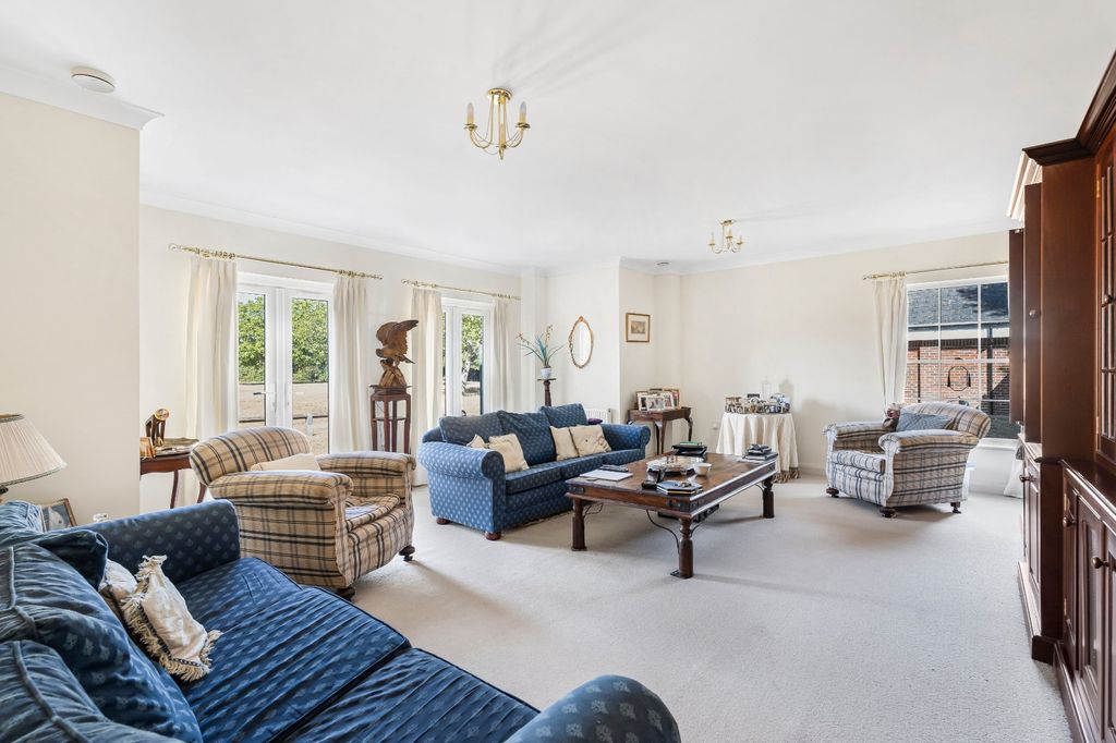 Property photo 3 of 11 Sitting Room