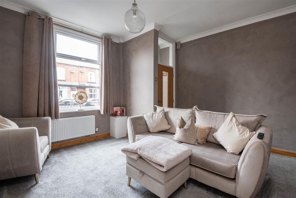 Property photo 2 of 15 Lounge