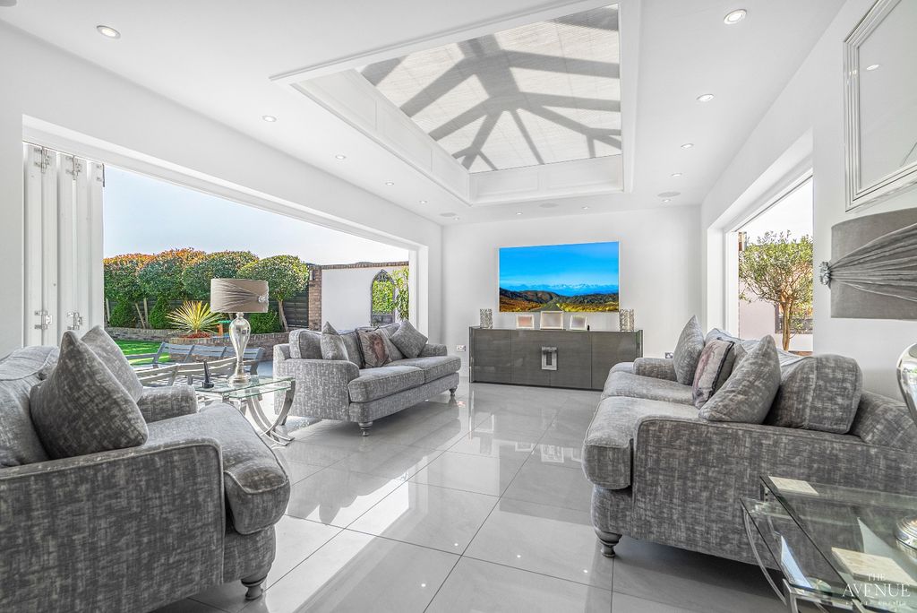 Property photo 2 of 24 4378302