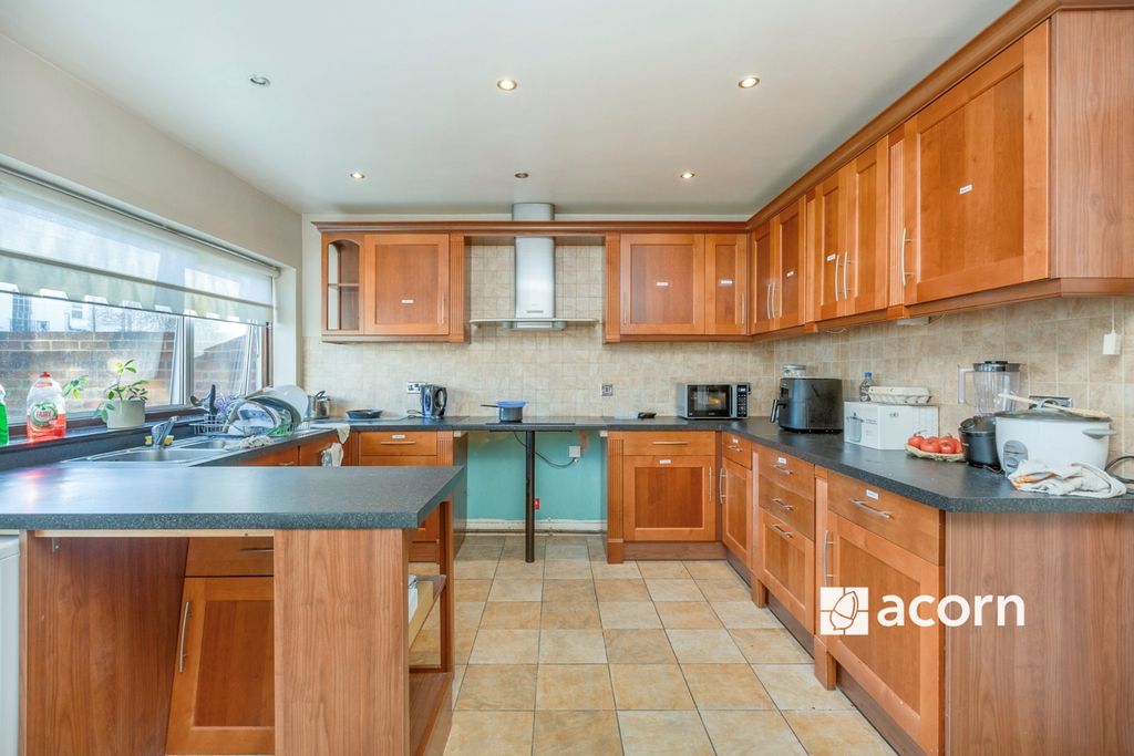 Property photo 3 of 5 Kitchen