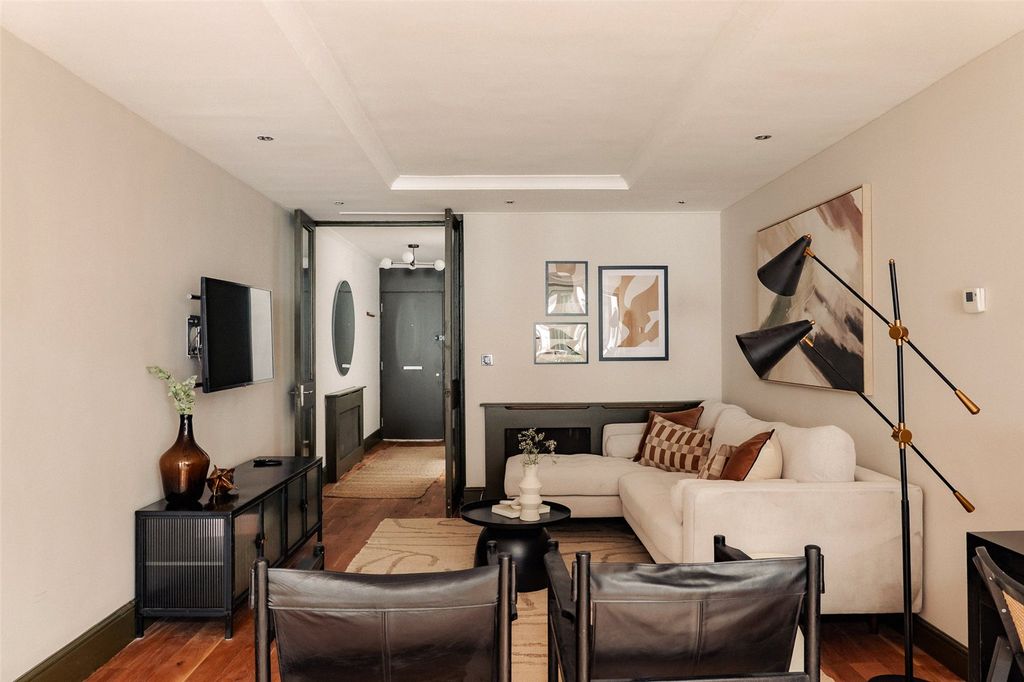 Property photo 3 of 21 Living Room