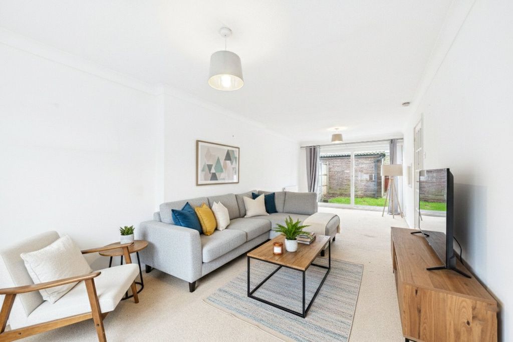 Property photo 2 of 7 Picture No. 14