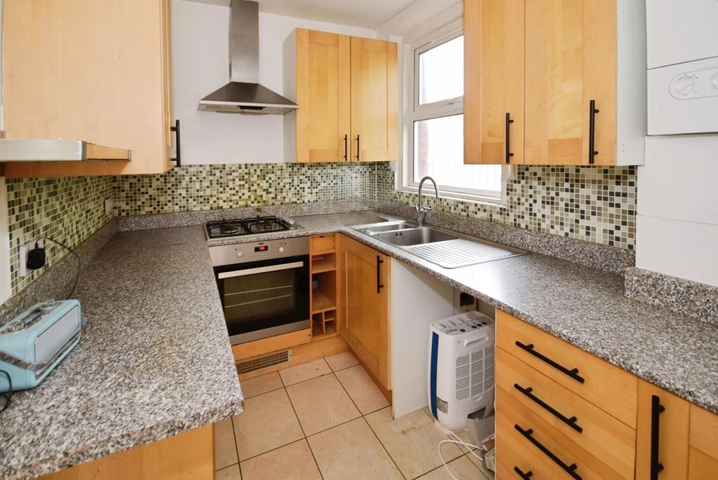 Property photo 2 of 10 Manor Kitchen