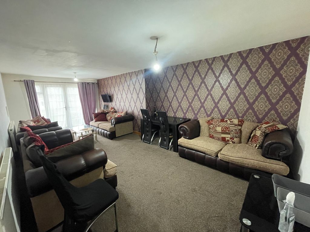 Property photo 2 of 20