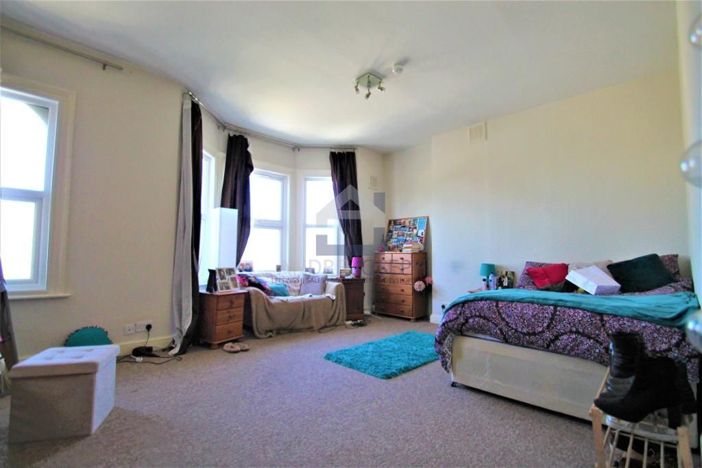 Property photo 3 of 14 Double Bedroom 1