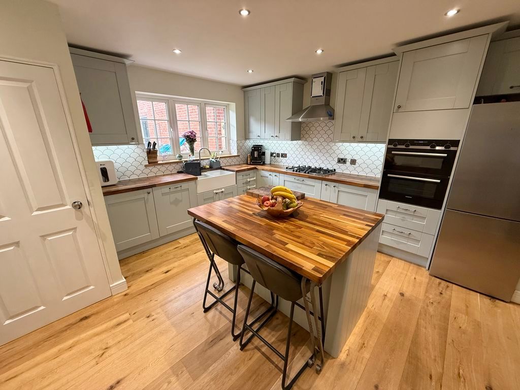 Property photo 2 of 22 Kitchen