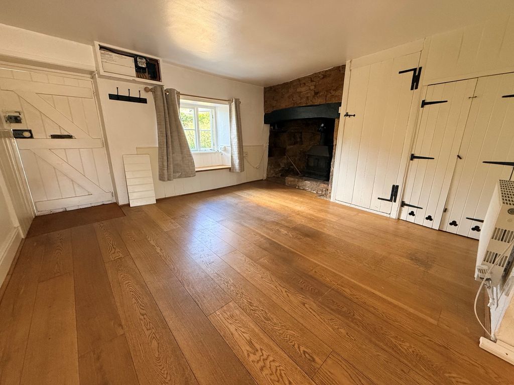 Property photo 3 of 12 Lounge