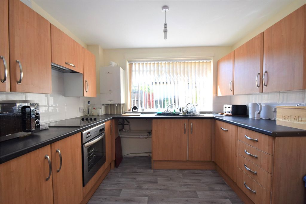 Property photo 2 of 8 Kitchen